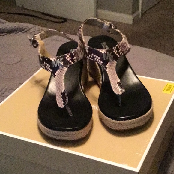 Michael Kors Snake Skin color - Picture 2 of 4